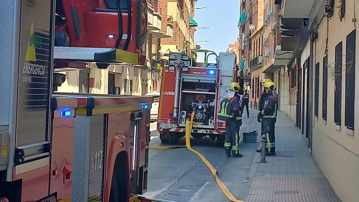 El despliegue en la calle Azucena de Ciudad Real por la fuga de gas propano.