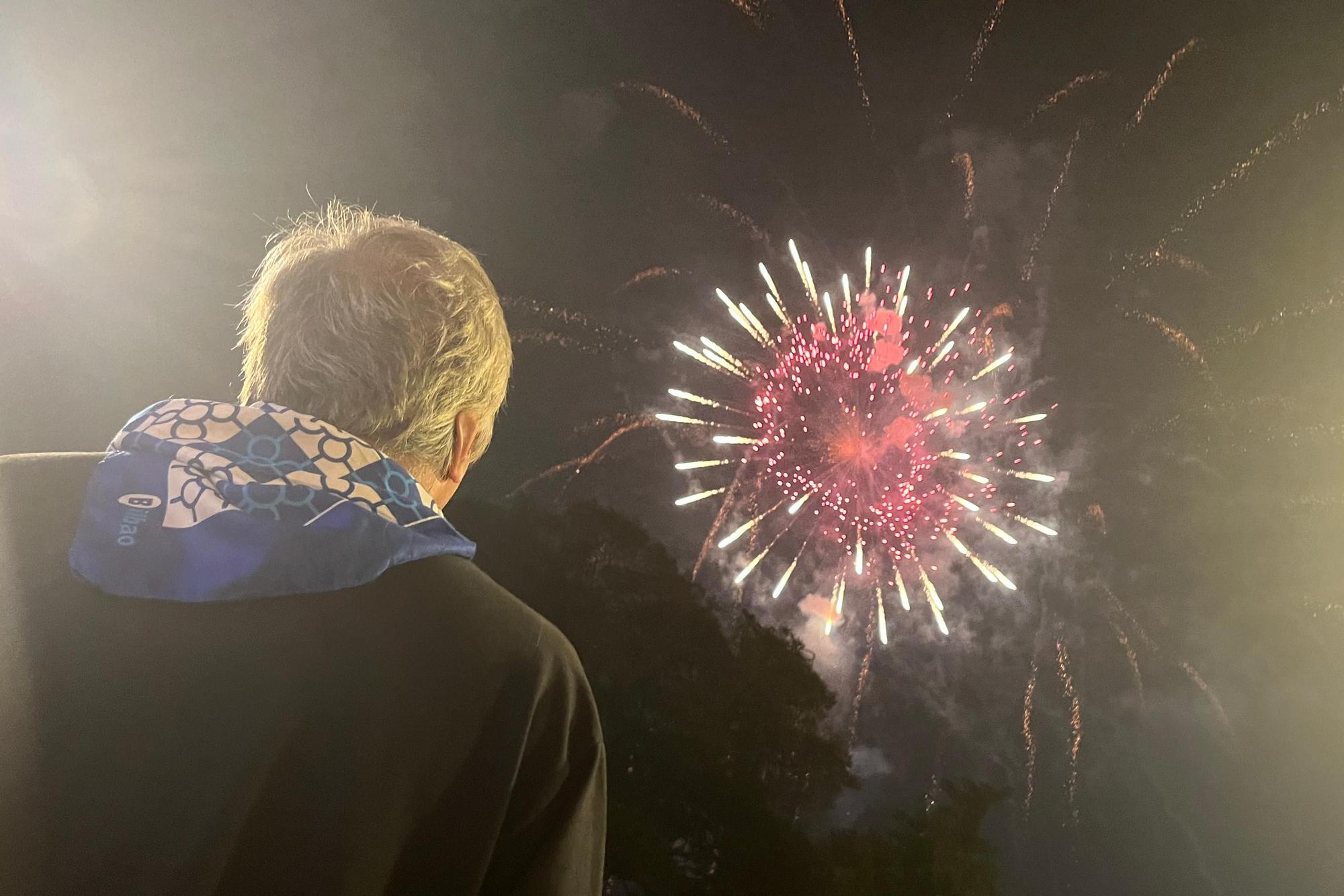 En imágenes: un fallo en un ordenador interrumpe el lanzamiento de los fuegos artificiales en Aste Nagusia