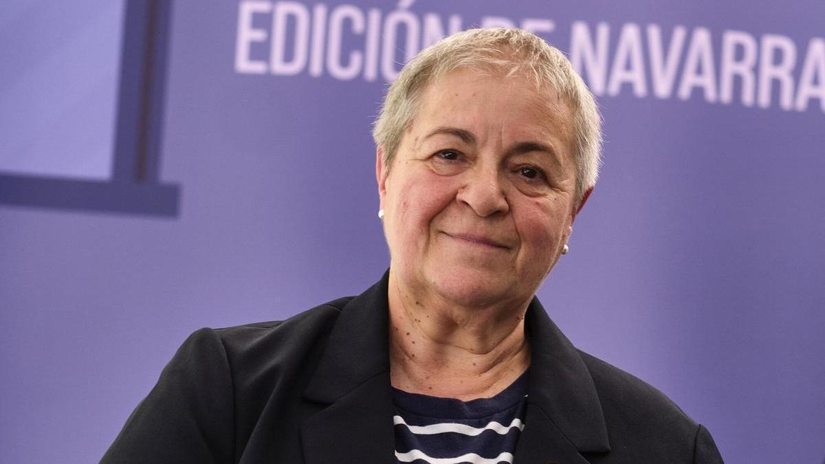 Asun Maestro, con el premio que recibió.