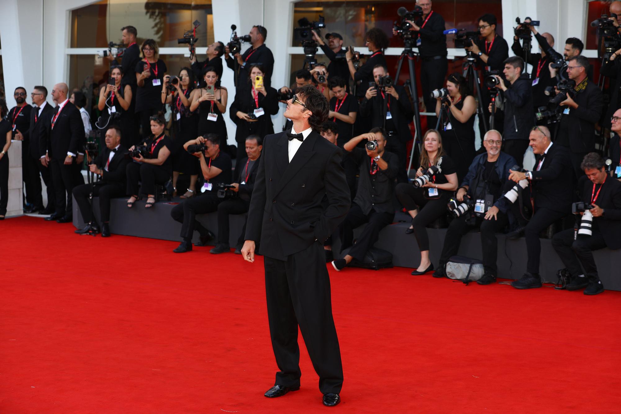 En fotos: el paseo triunfal de Jacob Elordi por la alfombra roja de Venecia