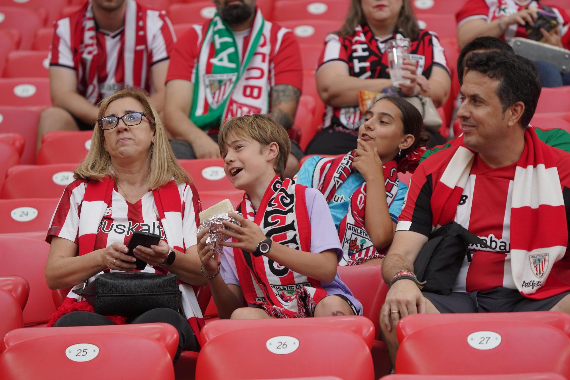 En imágenes: ¿Estás en San Mamés viendo el Athletic - Rayo? Búscate en nuestra galería