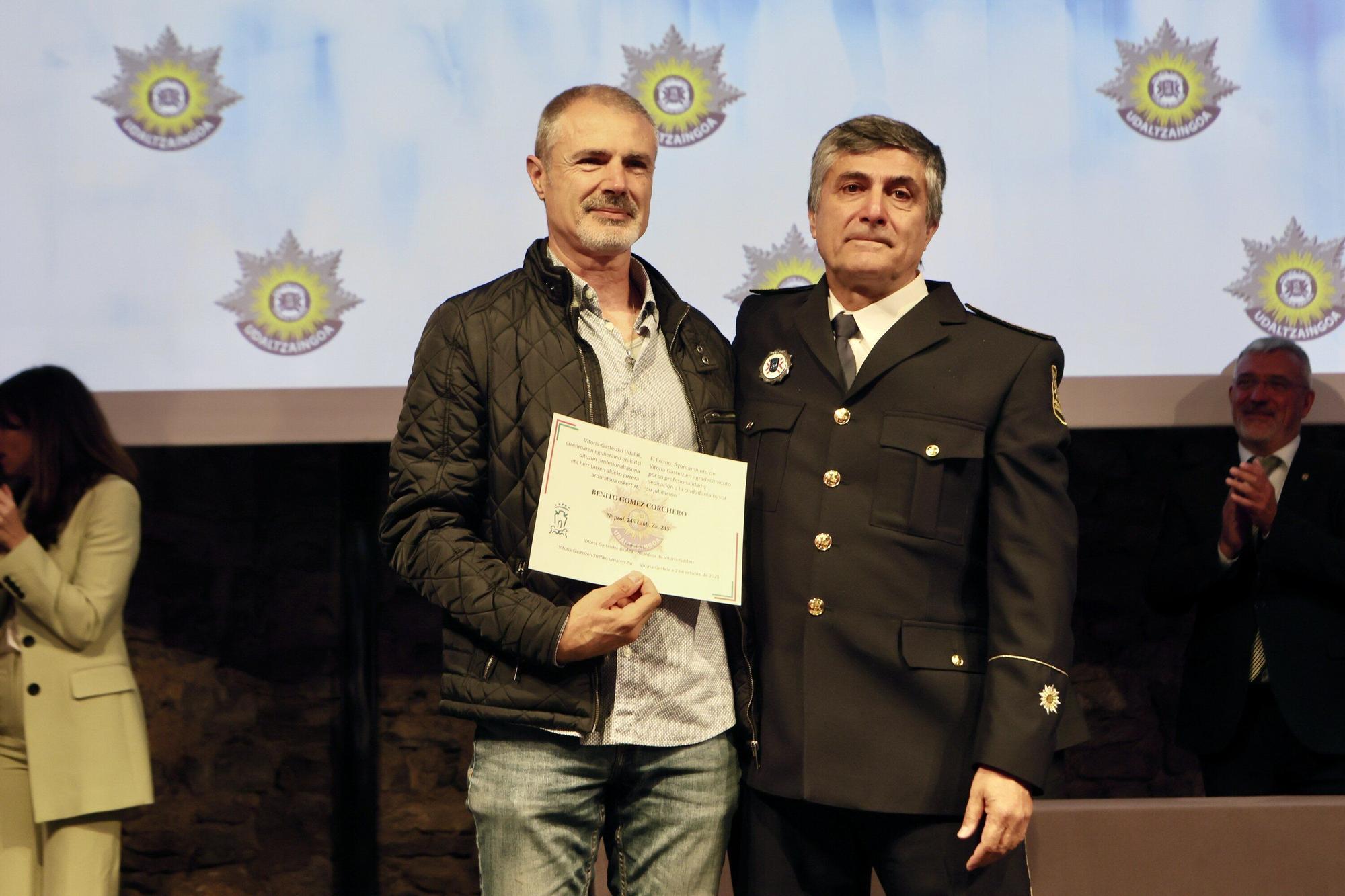 En imágenes: La Policía Local celebra la festividad de los Ángeles Custodios en Vitoria