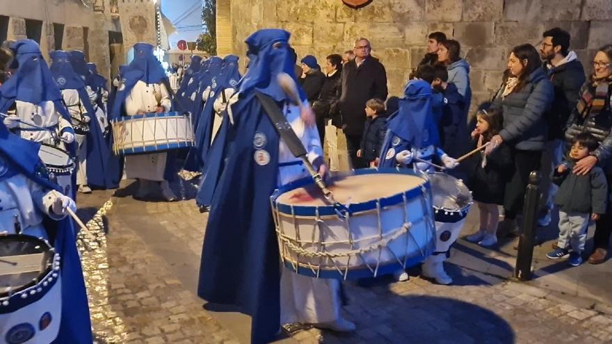 Gran presencia de público para ver la procesión de Tudela del Santo Entierro