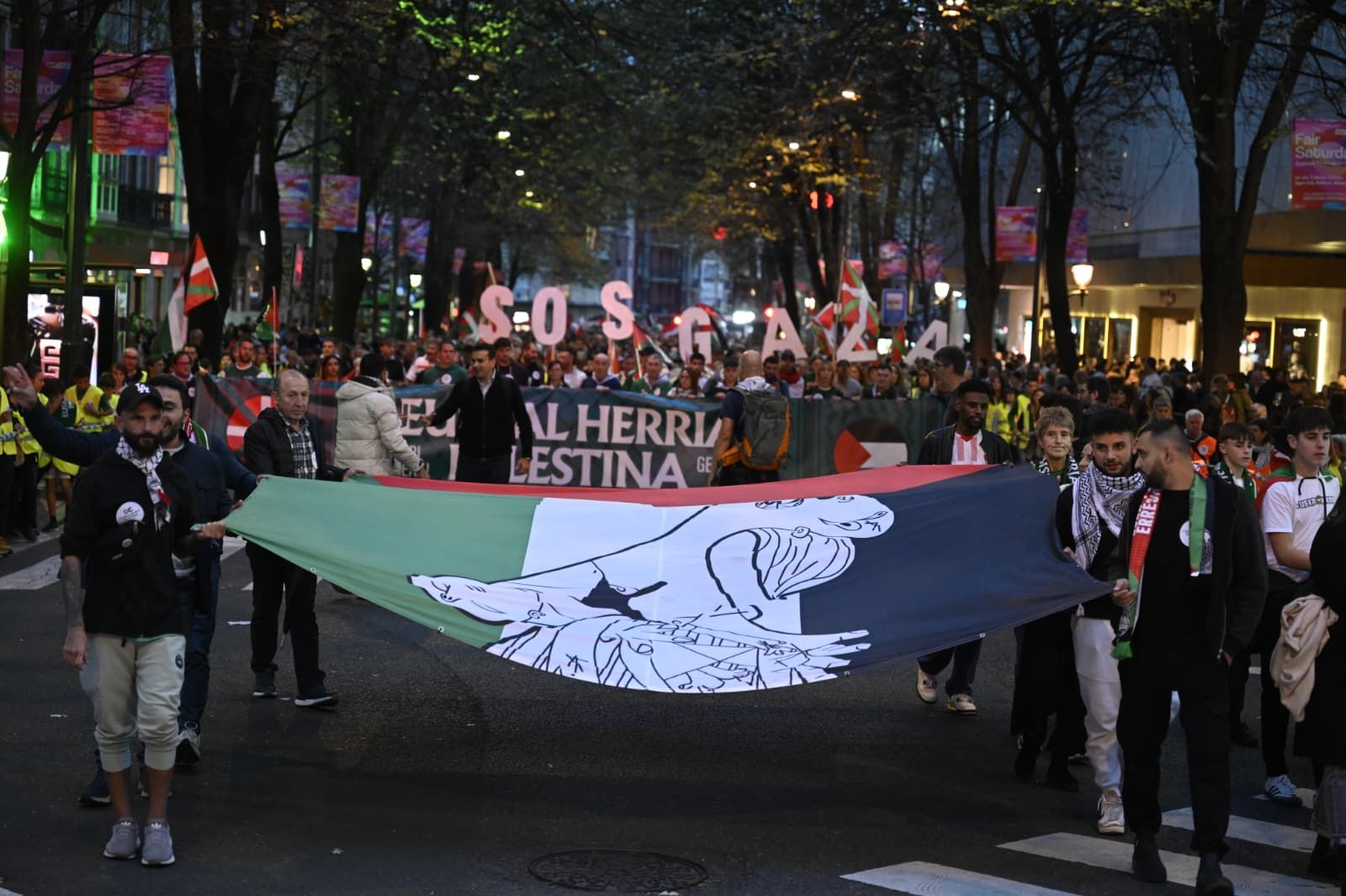 Cientos de personas marchan en Bilbao en apoyo a Palestina