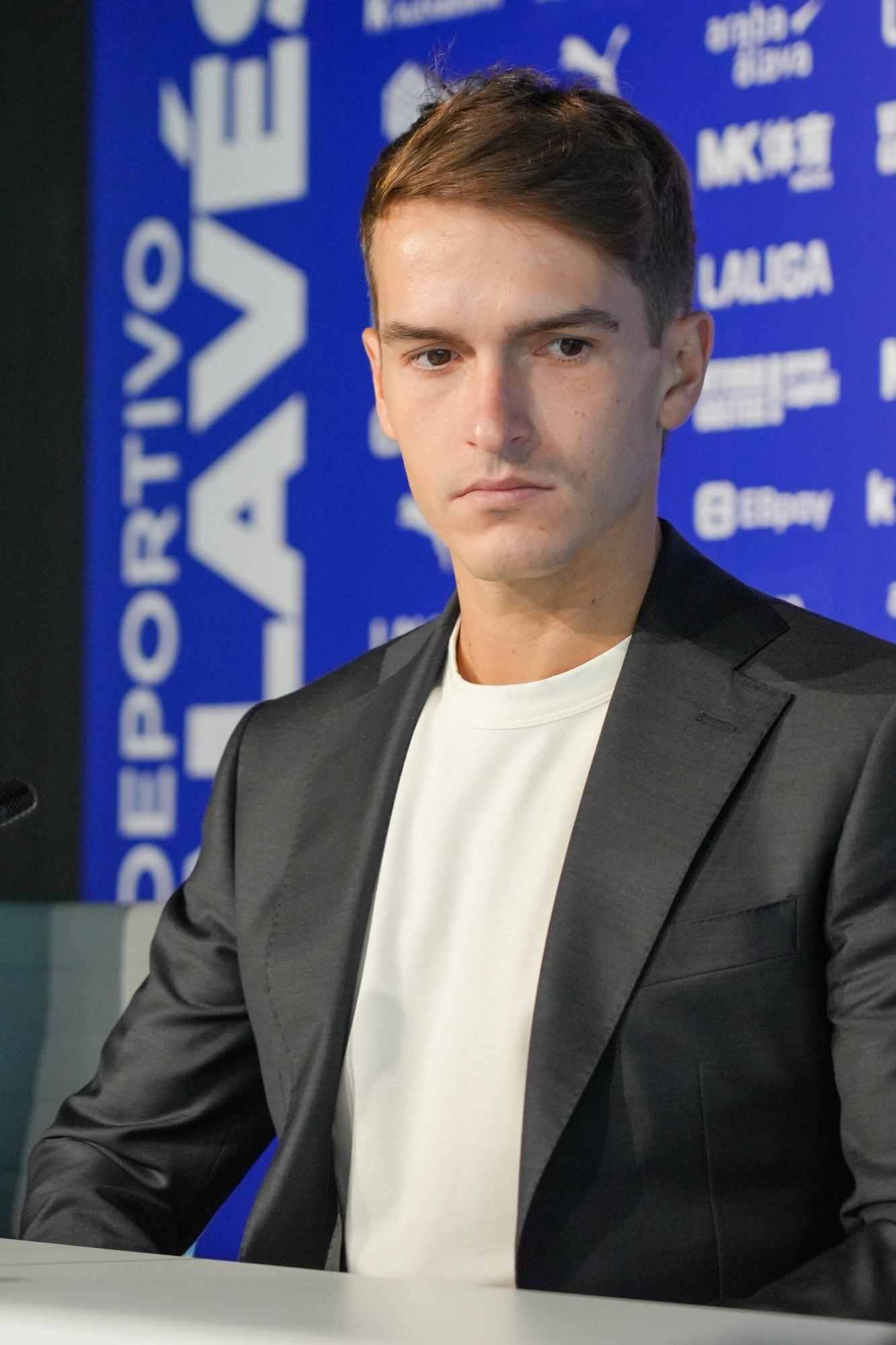 En imágenes: Presentación de Denis Suárez como jugador del Alavés