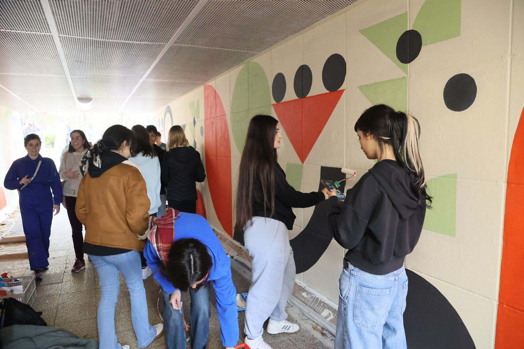 En imágenes: El túnel de Teodoro Dublang renueva su imagen gracias al alumnado de IDarte