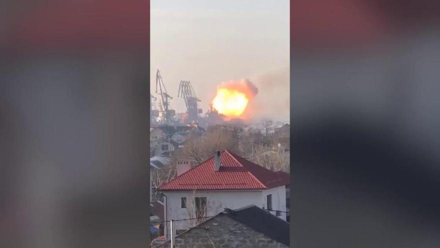 Ucrania destruye un buque ruso en el mar Azov