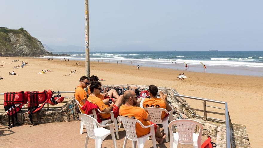 Alerta por medusas y carabelas portuguesas en siete playas de Bizkaia