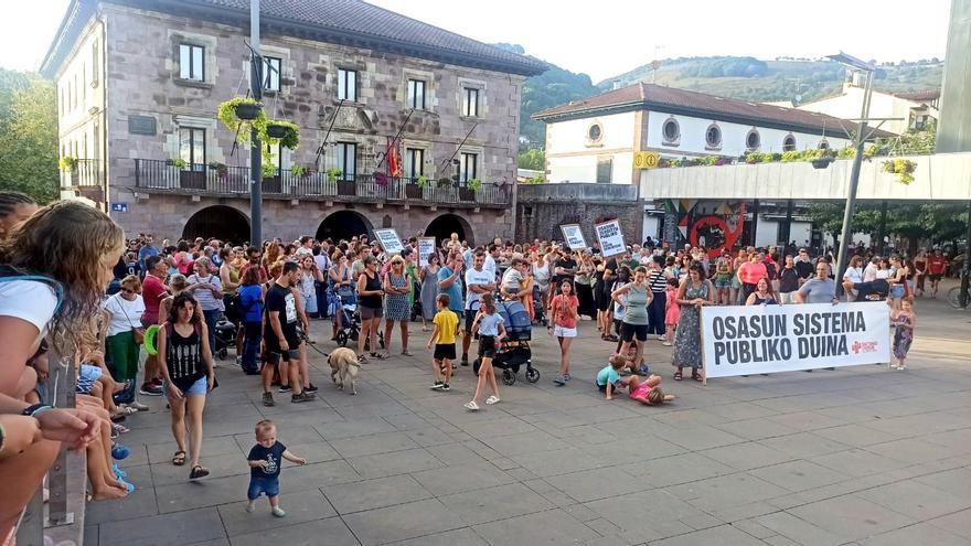 Elizondo protesta por la pérdida del pediatra en el Centro de Salud