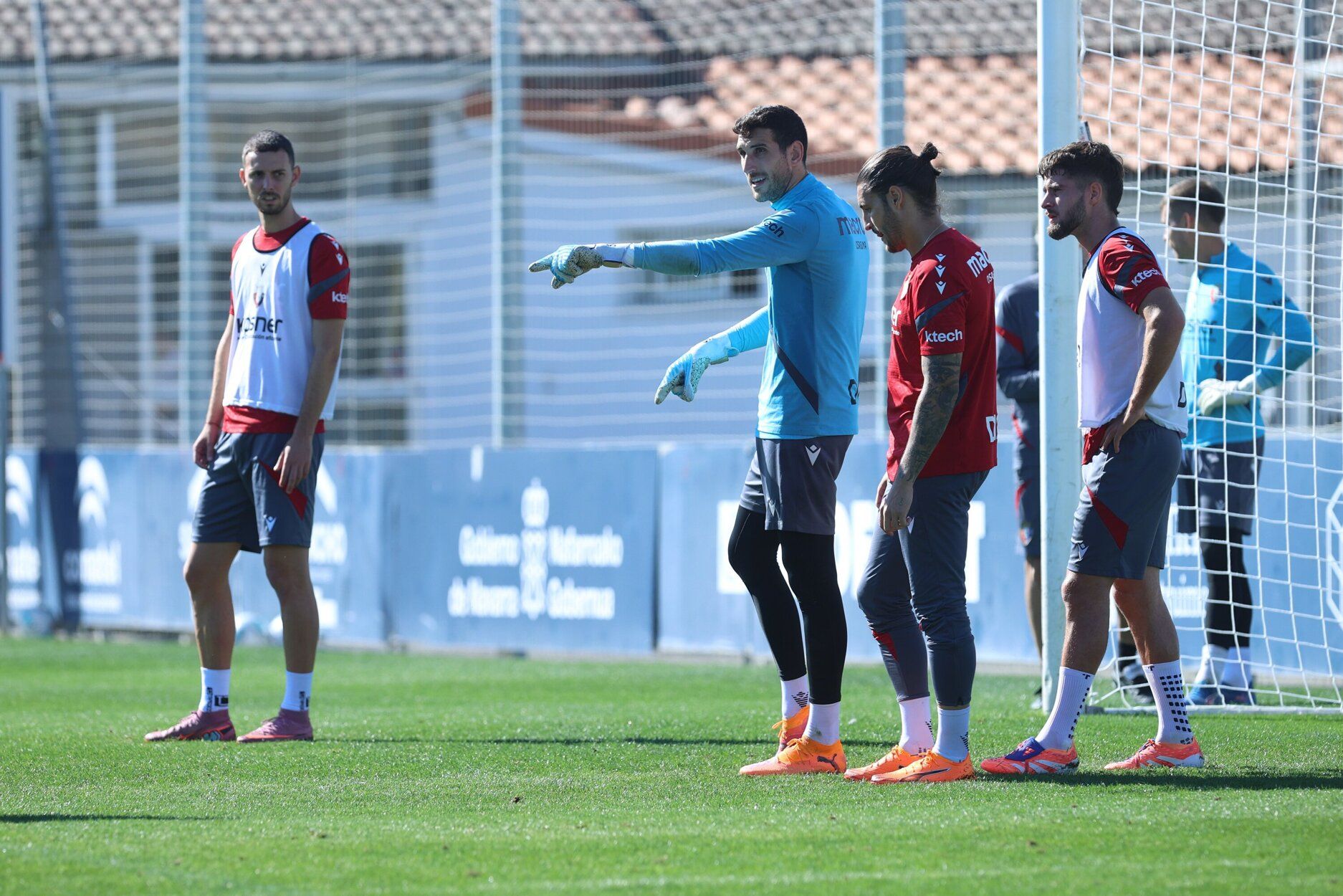 Fotos del entrenamiento de Osasuna (02/10/2025)