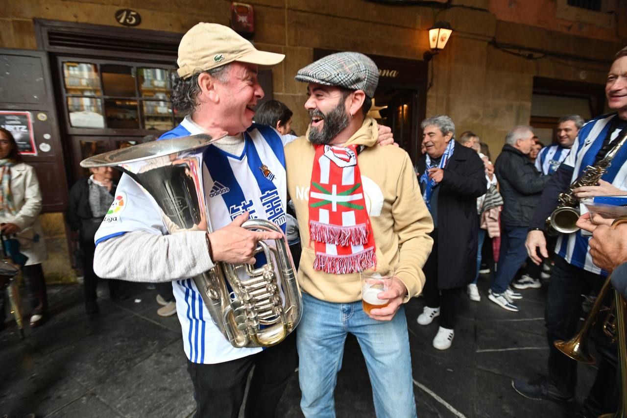 Las aficiones de la Real y Athletic ya juegan en la Parte Vieja