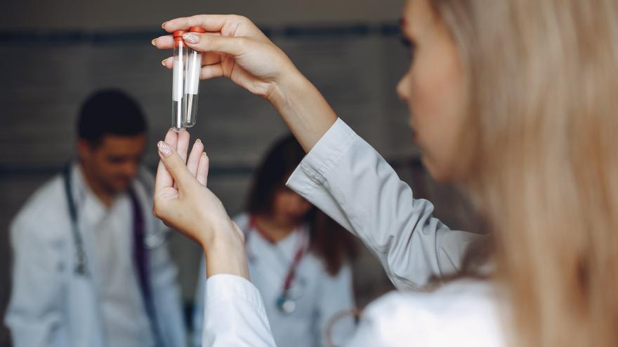 ¿Qué ha supuesto la infrarrepresentación de las mujeres en los ensayos clínicos?