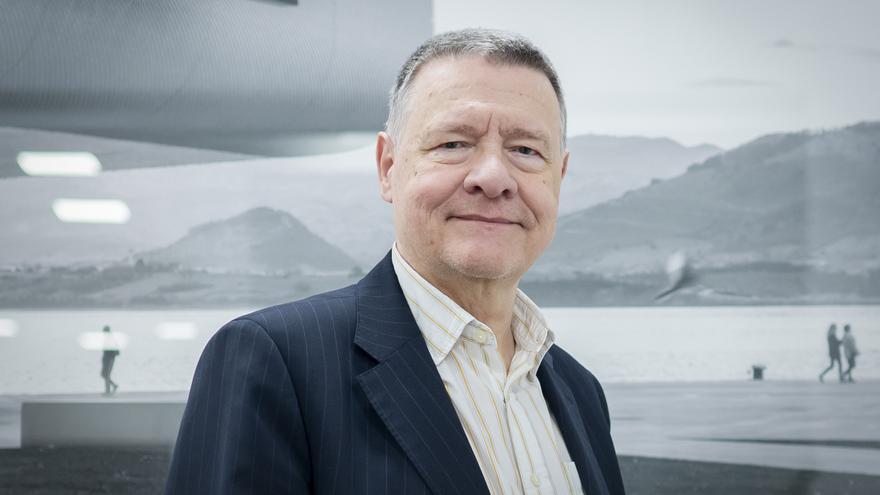 El exministro Jordi Sevilla anuncia un manifiesto para preparar una alternativa socialdemócrata a la 'podemización' de Sánchez