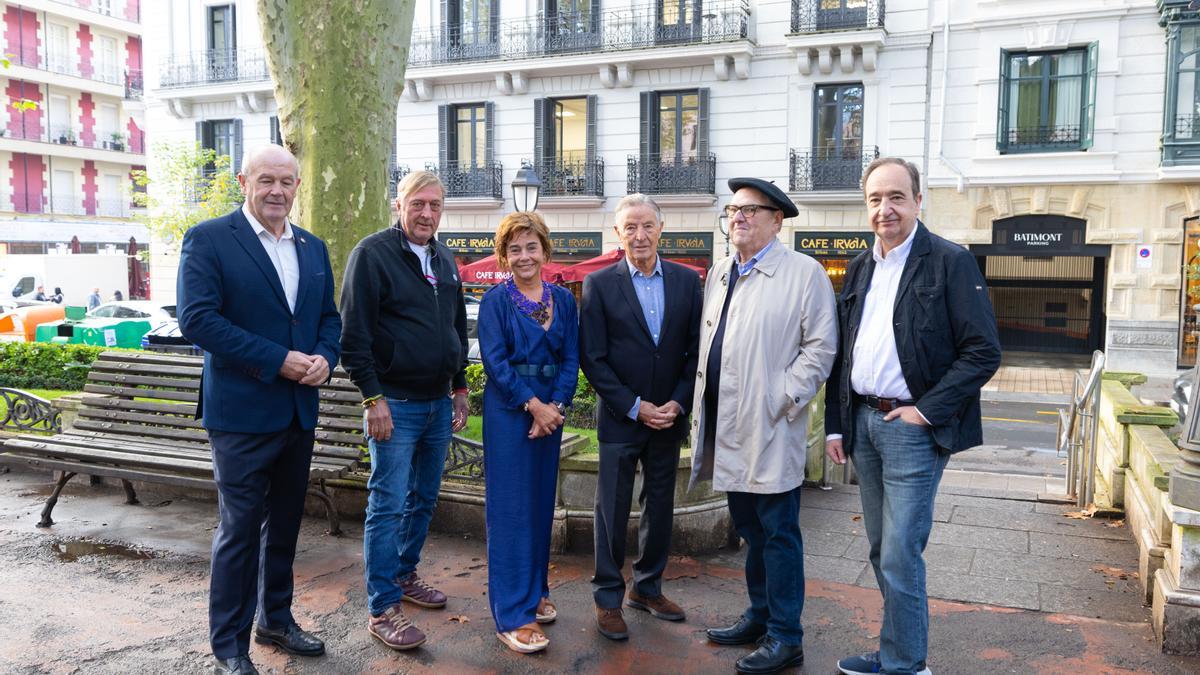 Ricardo Barkala, Javi López, Arantza Matías, Toño Foraster, Juan Carlos Ercoreca y Rafa Gardeazabal en una foto de familia.