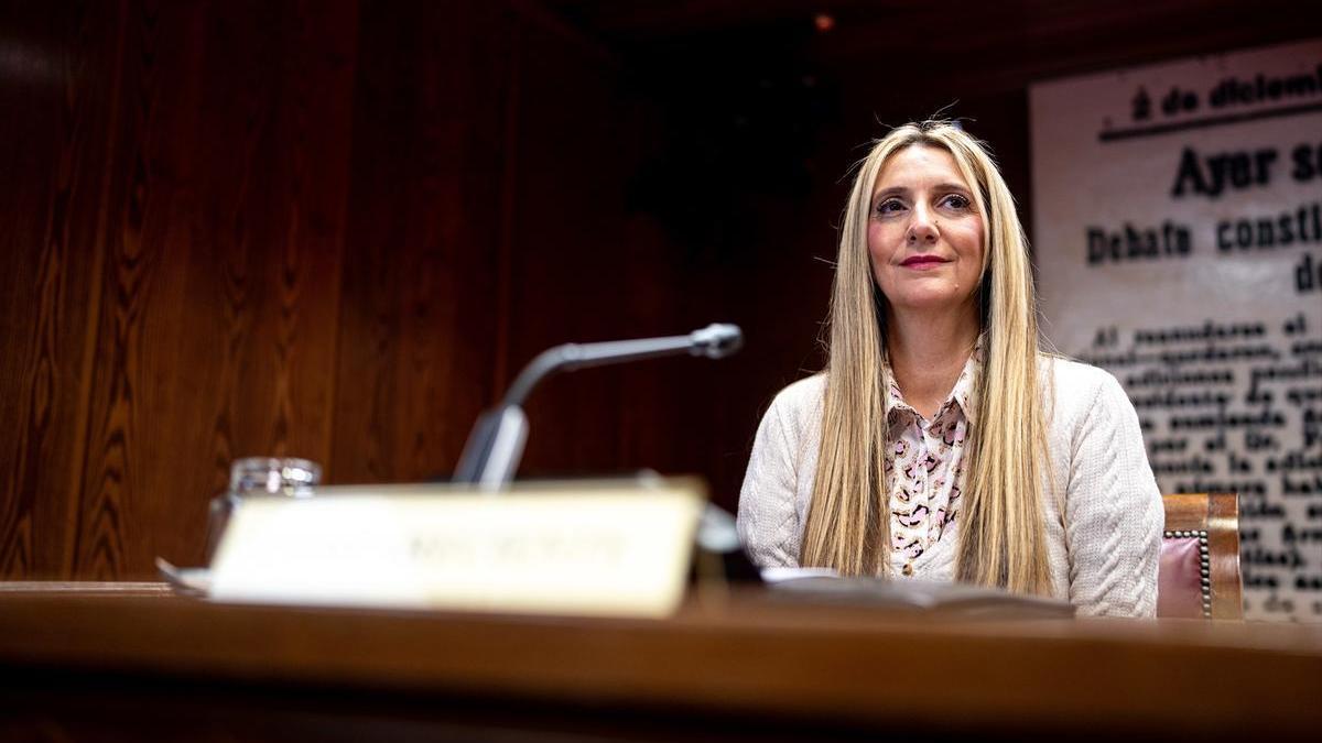 Claudia Montes, la Miss Asturias +40 2017 vinculada al exministro José Luis Ábalos, durante la comisión de investigación del Senado sobre el &#039;caso Koldo&#039;.