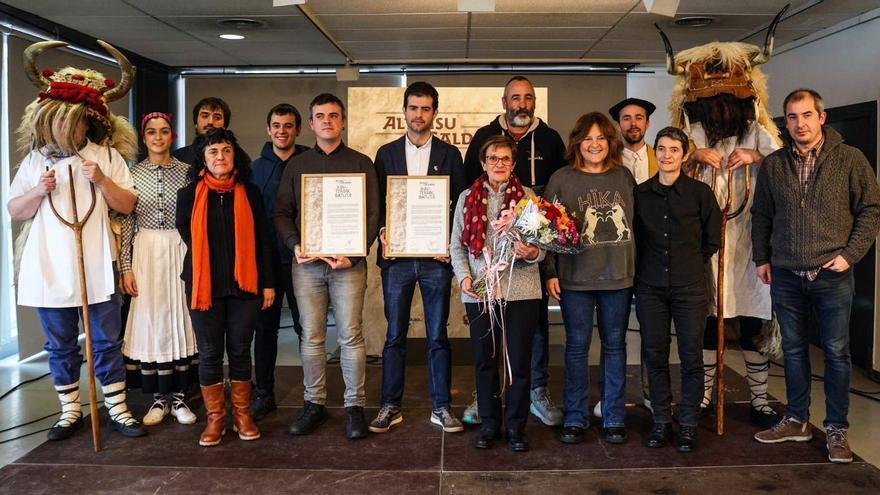 Altsasu y Galdakao sellan su vínculo en torno al carnaval