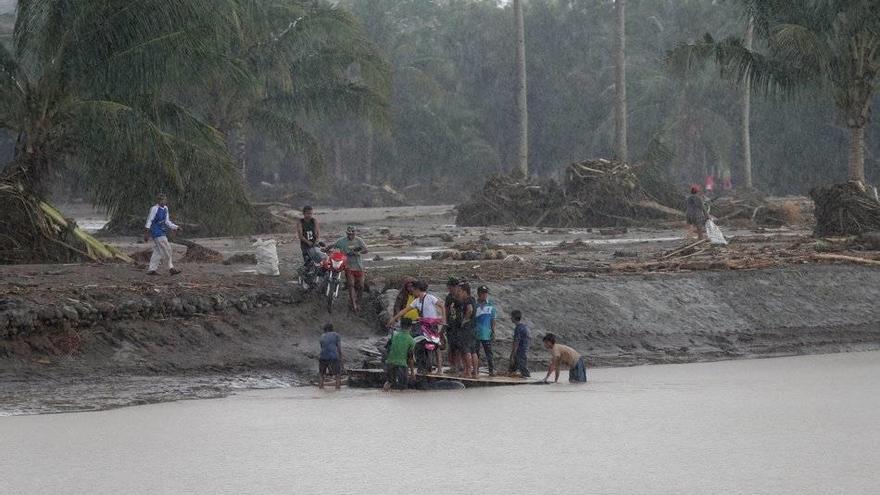 Tifón a su paso por Salvador (Filipinas).