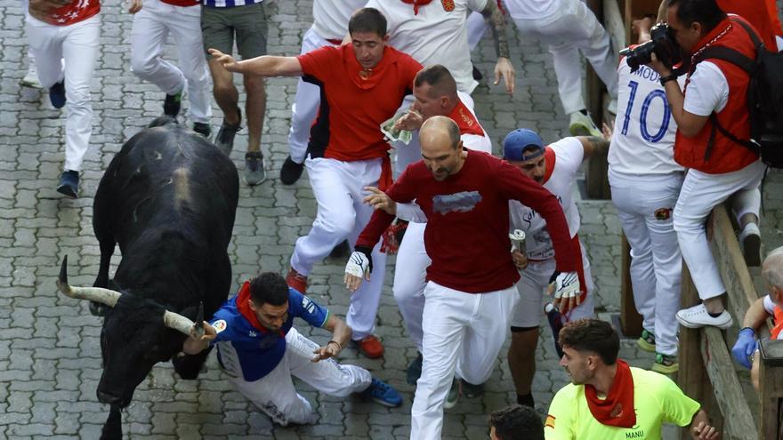 Los toros de Fuente Ymbro inauguran los Sanfermines con un encierro rápido y sin heridos por asta