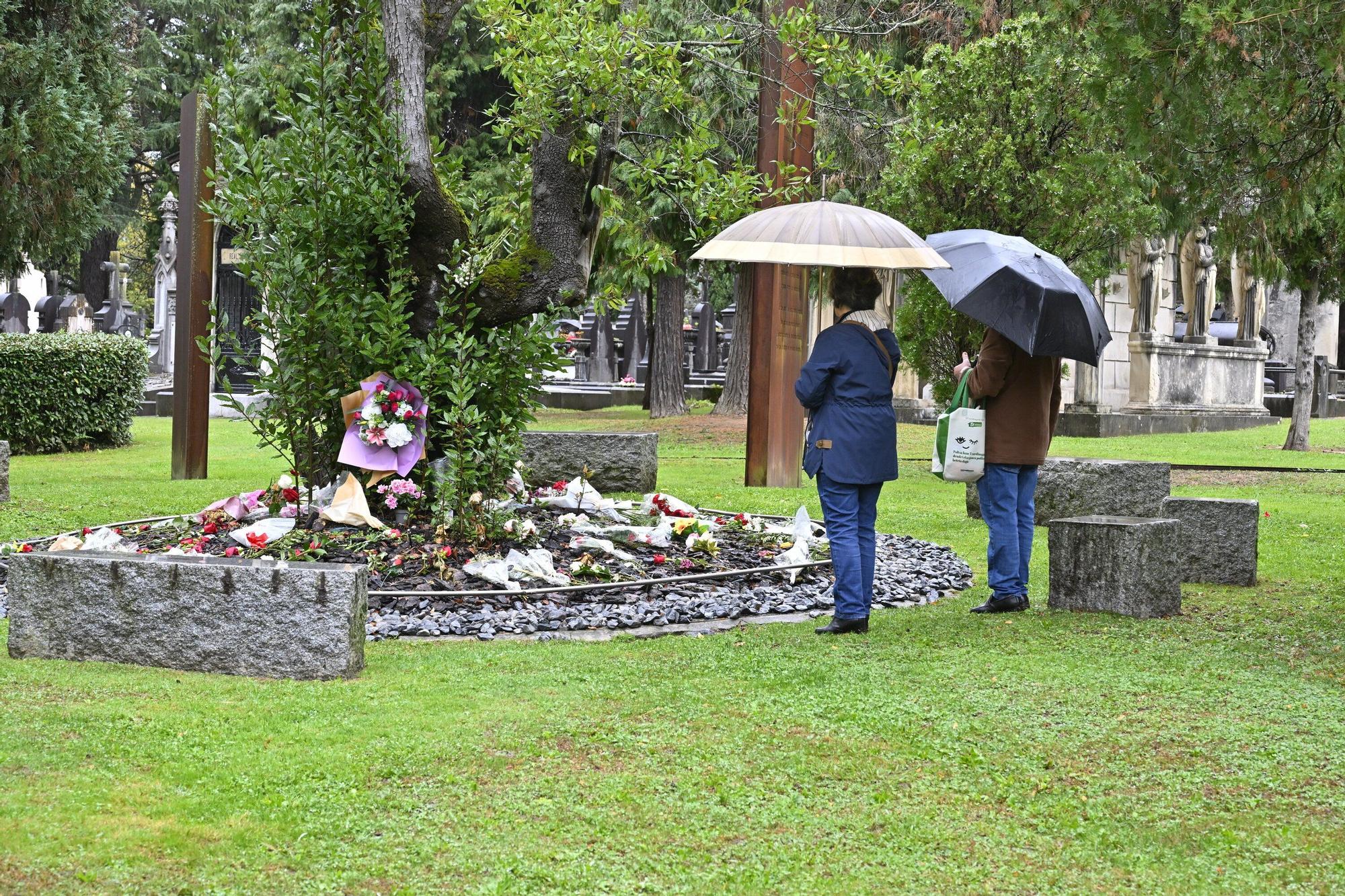 En imágenes: así se vive el día de Todos los Santos en el cementerio de Bilbao