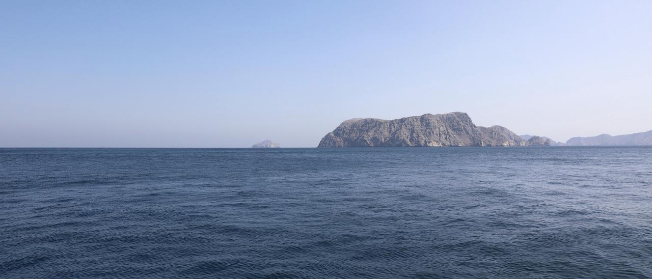 Irán anuncia que vuelve a restringir el paso por Ormuz por incumplimiento del alto el fuego