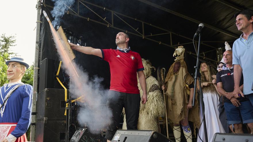 Fotos del inicio de las fiestas del barrio de San Juan