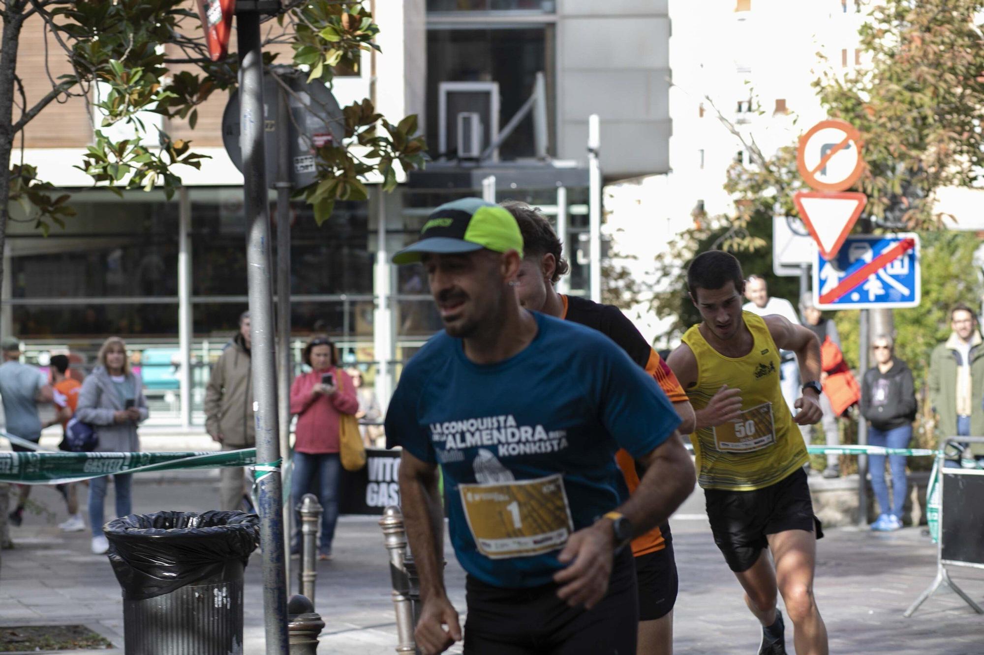 En imágenes: Miles de personas participan en La Conquista de la Almendra