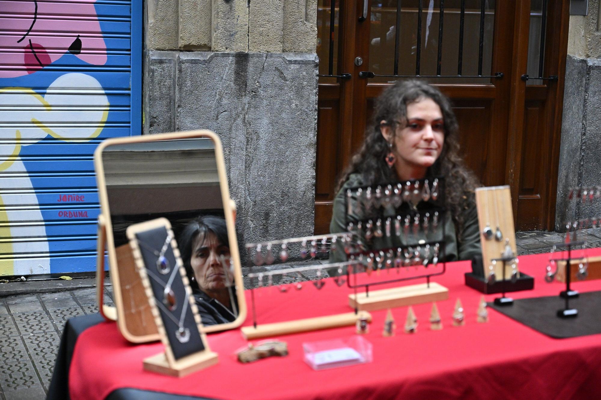 En imágenes: el mercado del Dos de Mayo se viste de Navidad