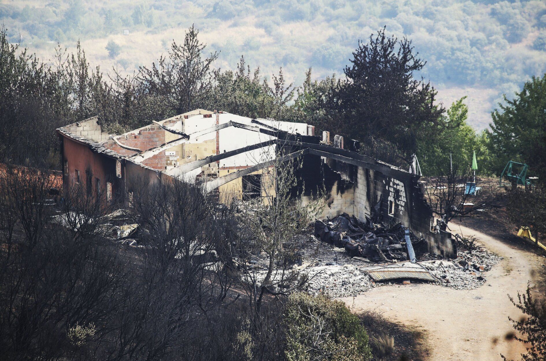 Las Médulas, arrasadas por el fuego: un paisaje desolador