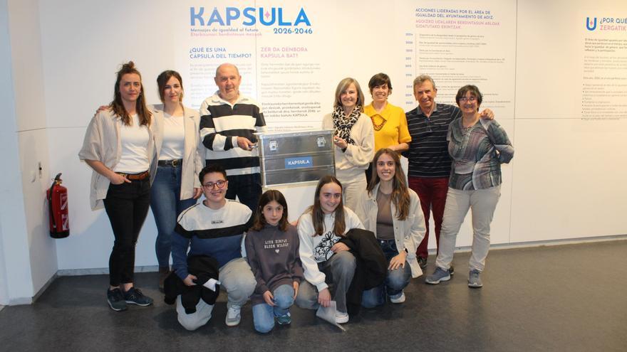 La Kápsula de la igualdad guarda en Aoiz más de cien mensajes hasta 2046
