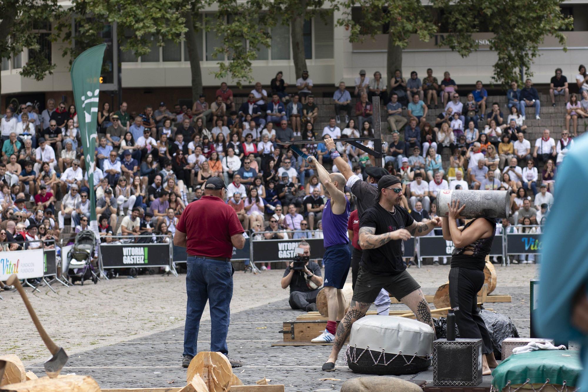 En imágenes: El torneo Virgen Blanca de Herri Kirolak se adueña de la Plaza de Los Fueros