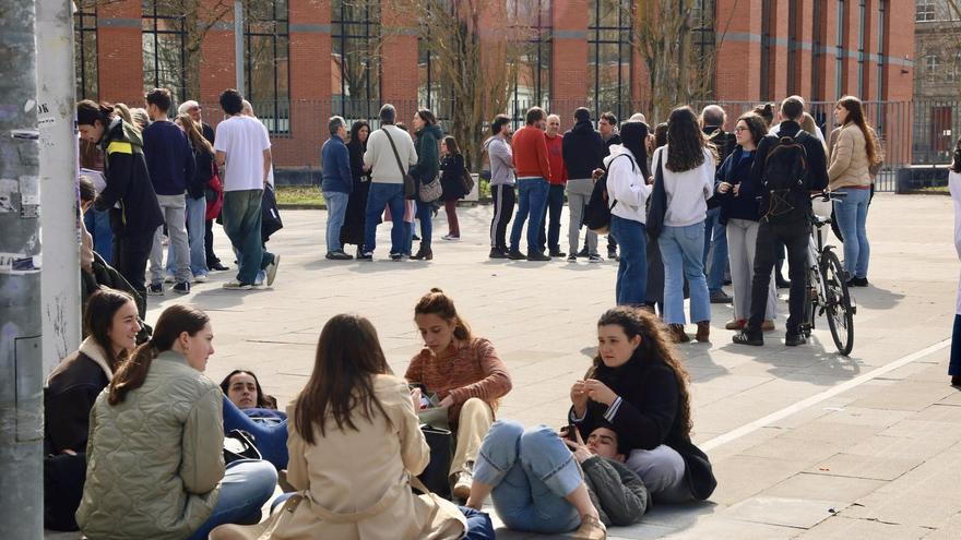 El equipo rectoral de la EHU rechaza "firmemente" el uso de botes de humo en el campus de Álava