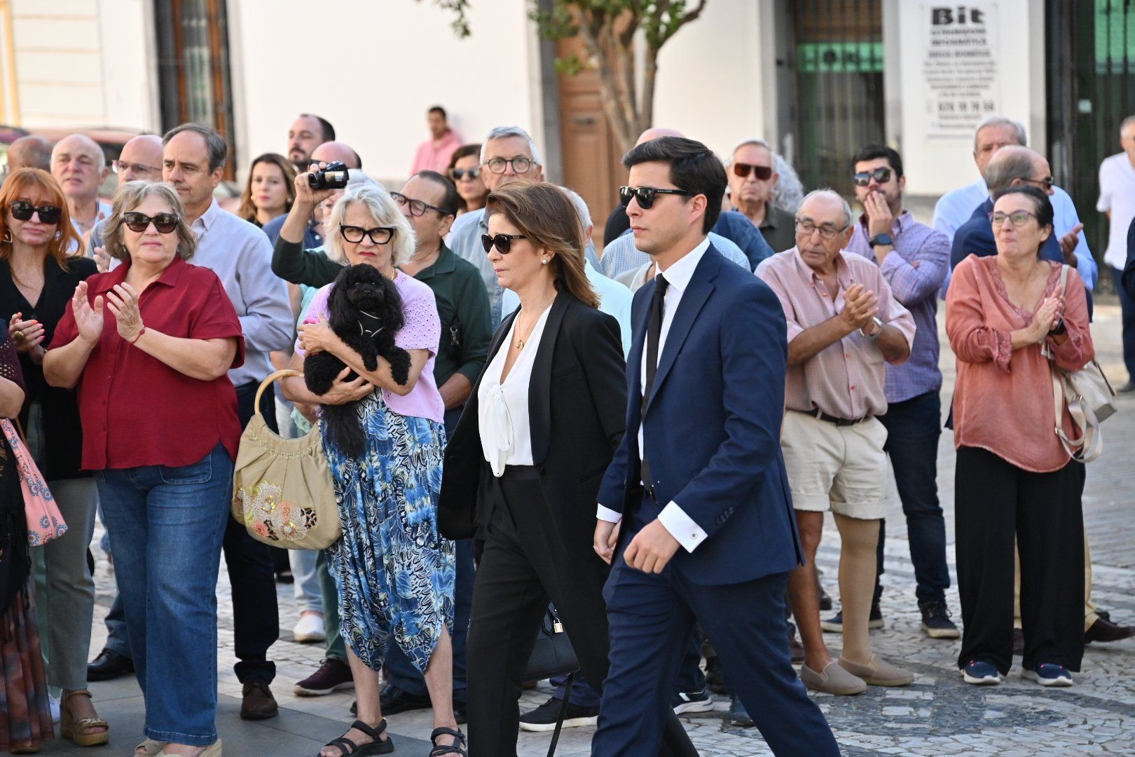 Multitudinaria despedida a Fernández Vara