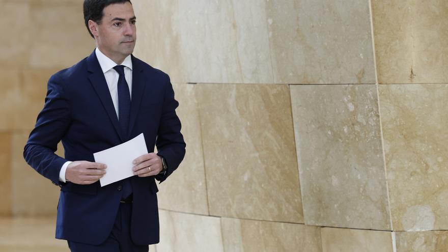 Pradales ofrece &quot;estabilidad, acuerdos y colaboración&quot; frente a la incertidumbre