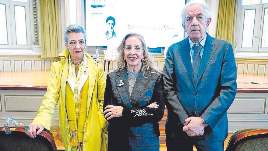 María Jesús Cava llena Bidebarrieta Kulturgunea con su conferencia sobre las mujeres en la obra de Miguel de Unamuno