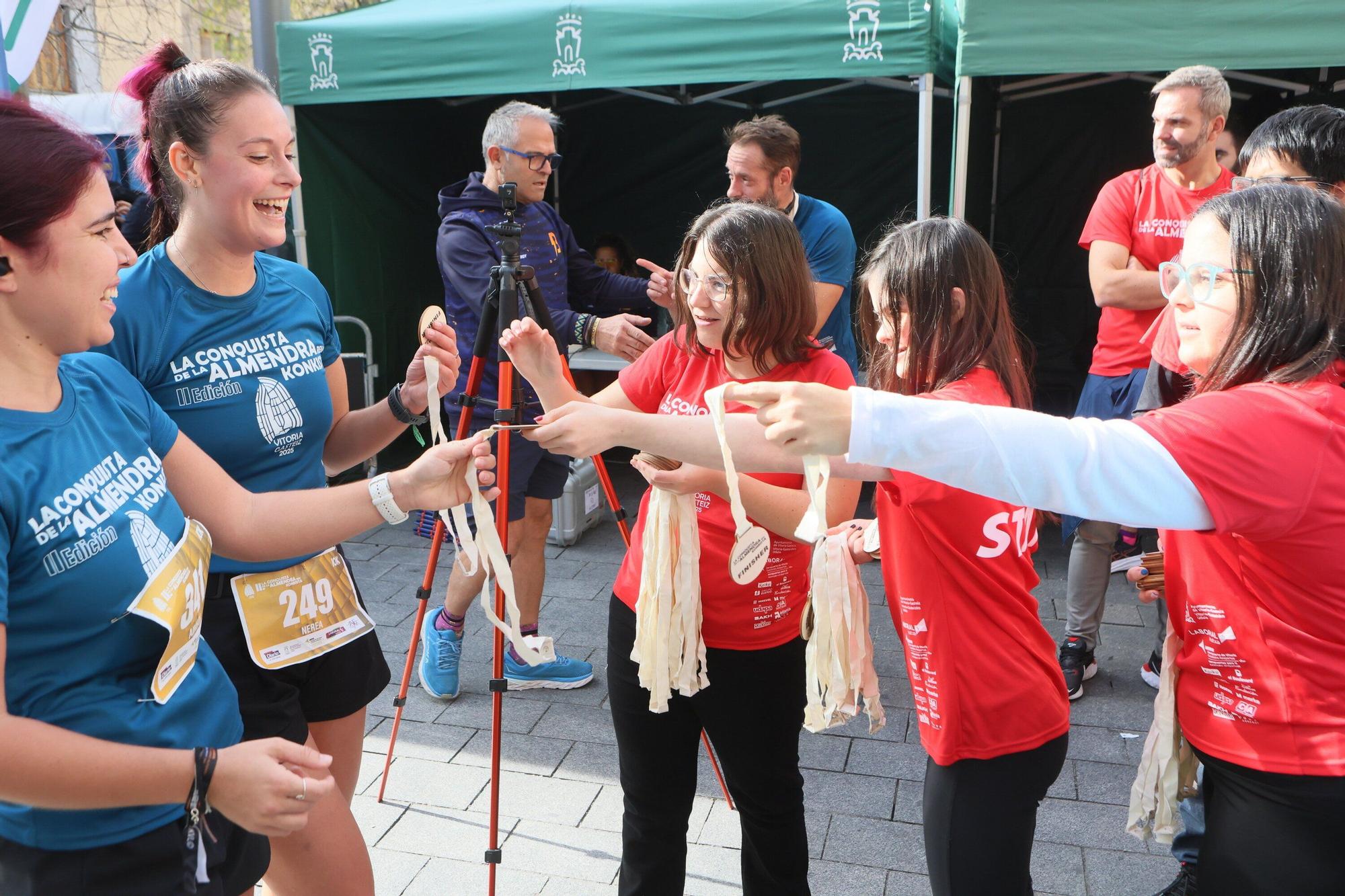 En imágenes: Miles de personas participan en La Conquista de la Almendra