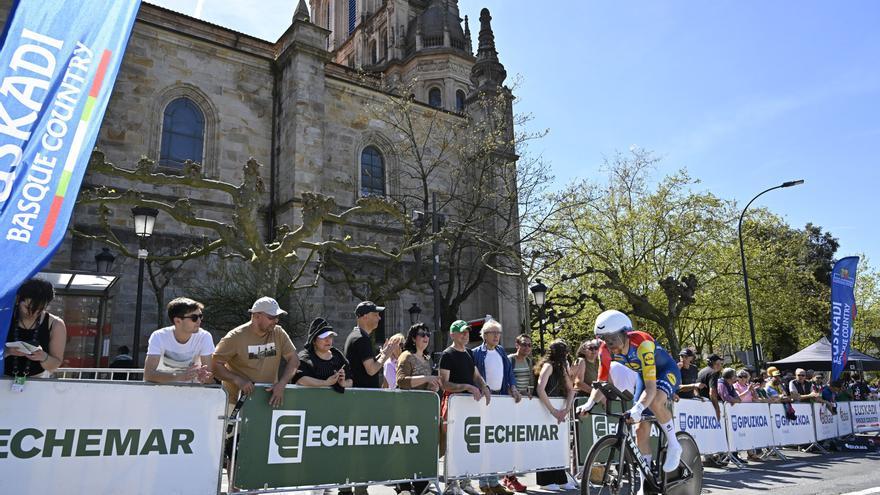 La Itzulia "blinda" Bilbao y provoca cortes de tráfico este jueves por la tarde