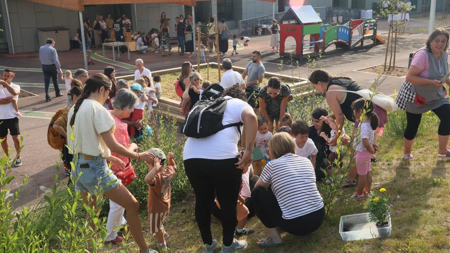 La Escuela Infantil Municipal Zabalgana inaugura su patio naturalizado