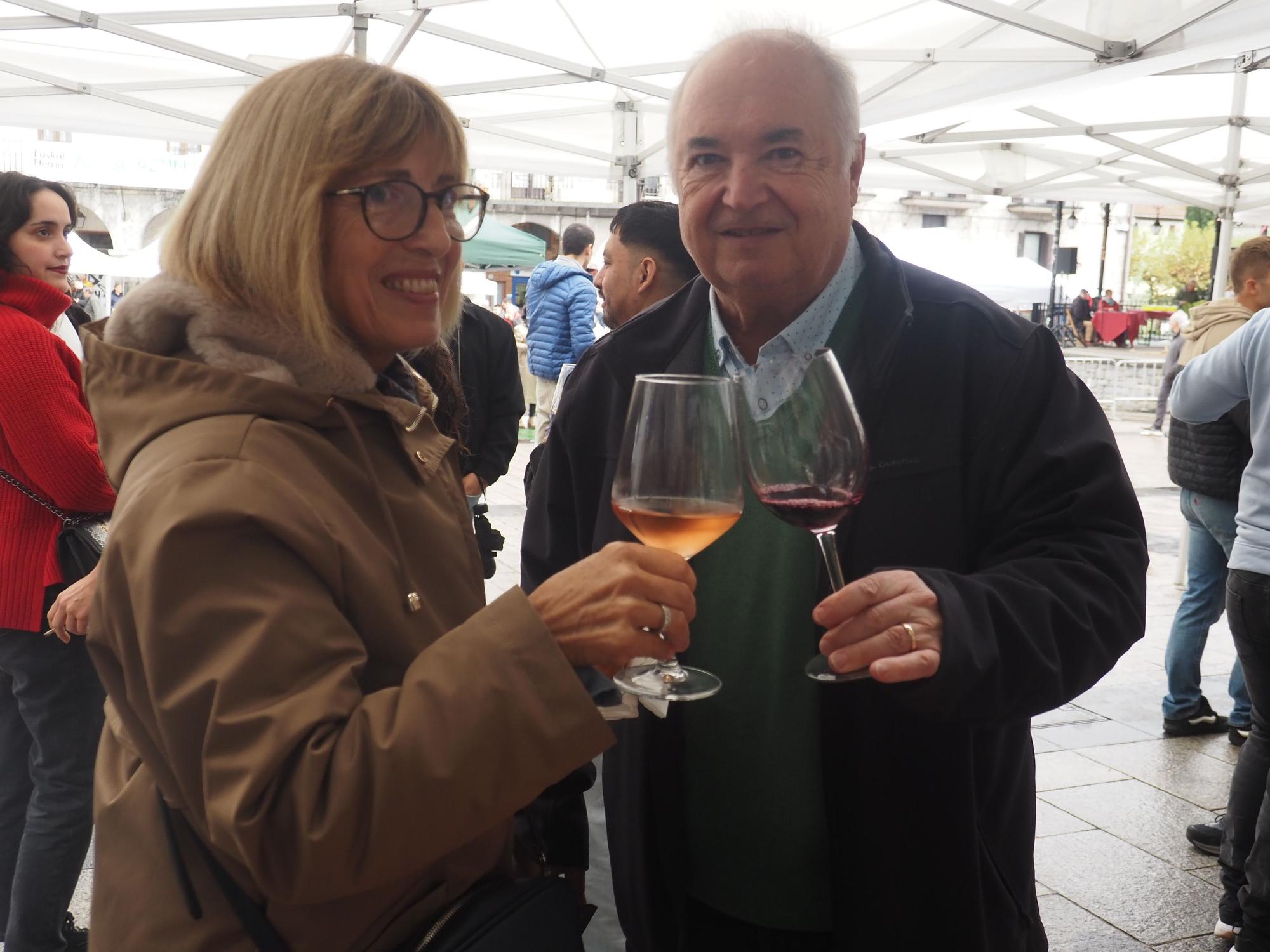 Vino y chorizo, fórmula imbatible contra el mal tiempo en Azpeitia