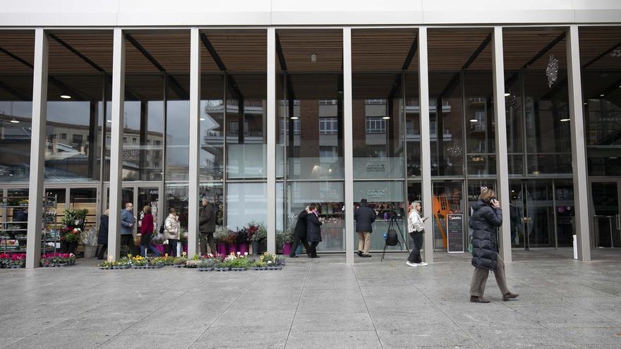 El Mercado de Abastos de Vitoria acoge el 'Pelutxe Eguna', que recaudará fondos para Aspanafoa y Pídeme la Luna