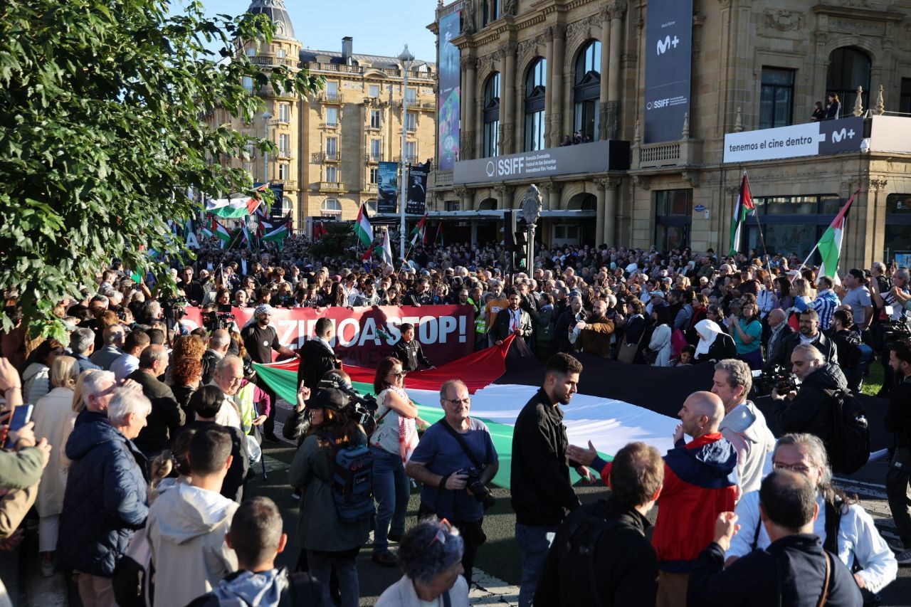 La solidaridad con Palestina llena las calles de Donostia