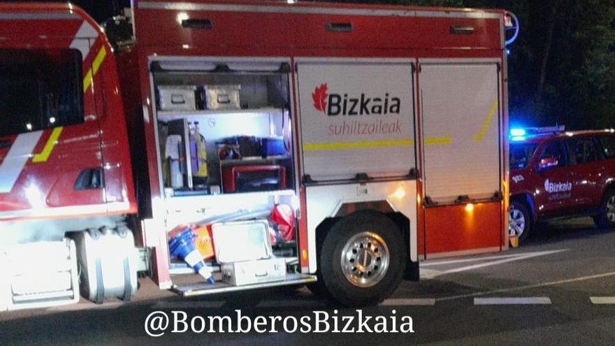 Muere una motorista tras chocar con un autobús en Loiu