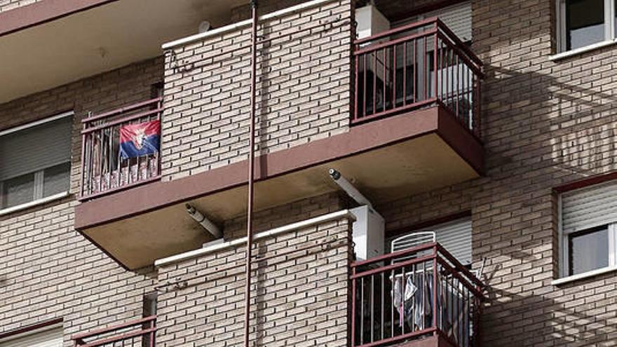 Viviendas en Pamplona con calderas en la fachada.