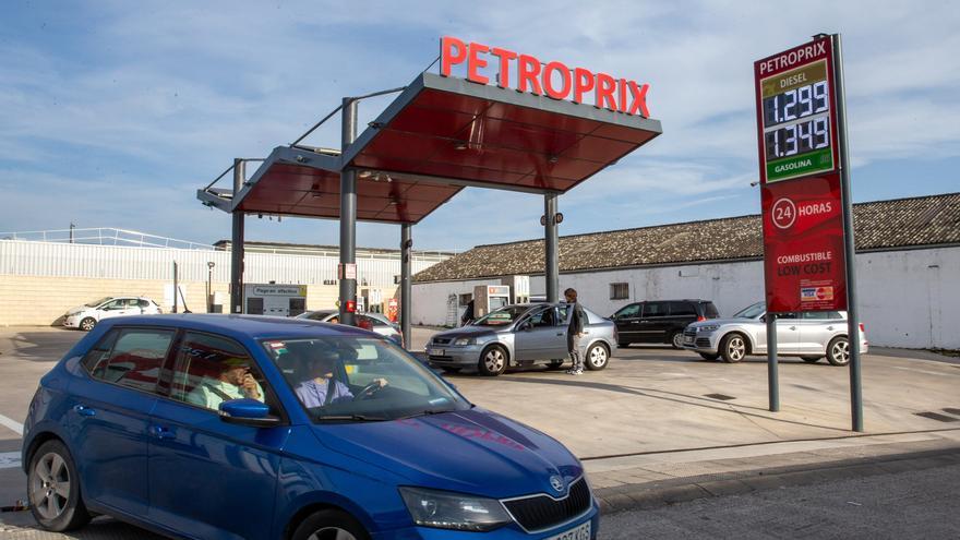 Las gasolineras de Eroski en Navarra cambian de manos: Petroprix compra toda la red