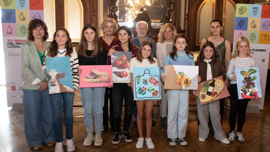Julia Lara y Alaia Morala se proclaman ganadoras del Concurso de Pintura de la Semana de Producto Local