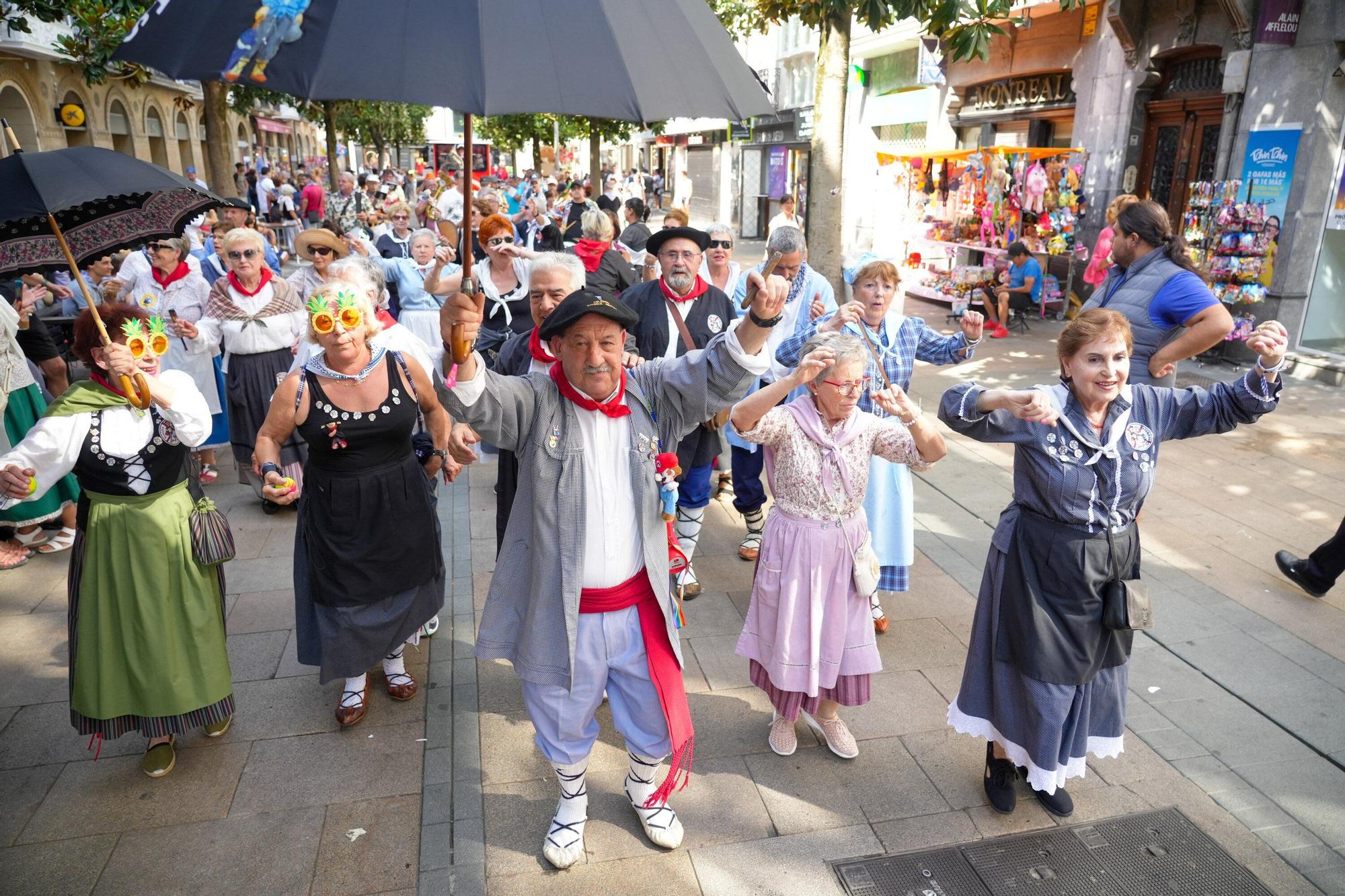 En imágenes: Blusas y neskas veteranos celebran su día grande en La Blanca