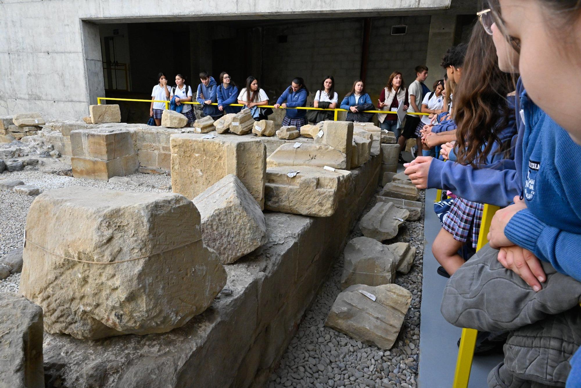 En imágenes: Estudiantes de Bizkaia  miran al futuro desde la arqueología