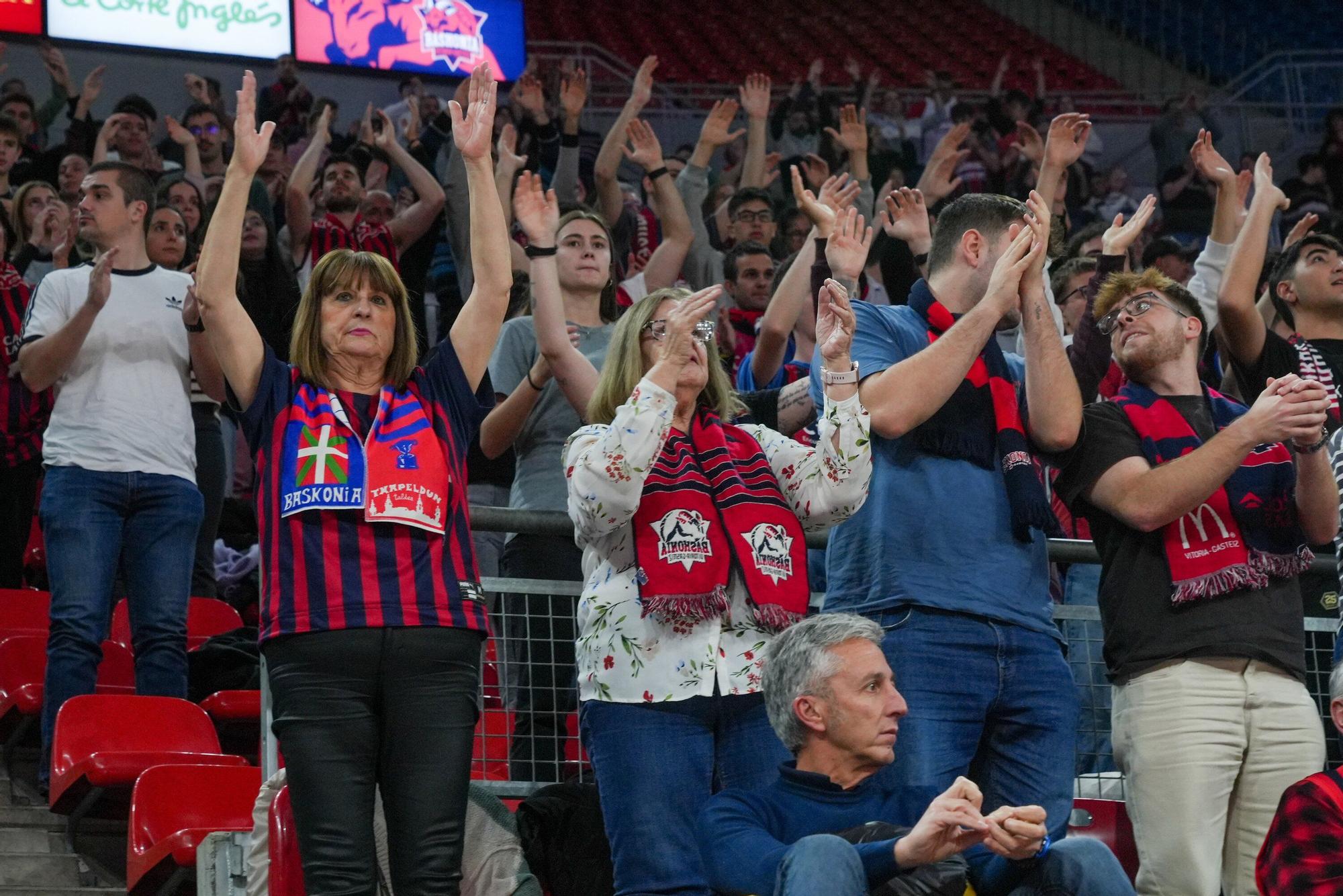 ¡Búscate en las fotos del Baskonia - Bayern!