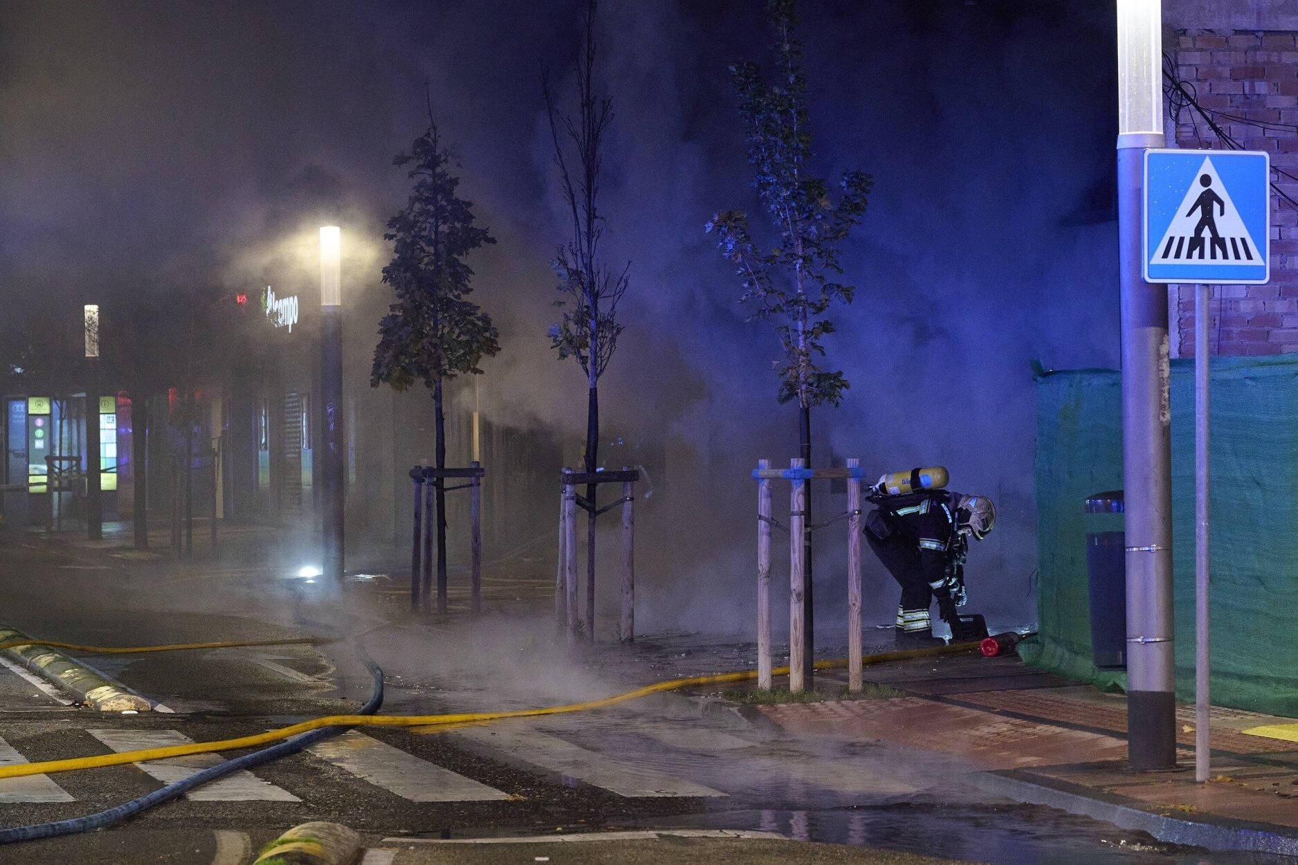 Fotos del incendio de un bazar en la Rochapea