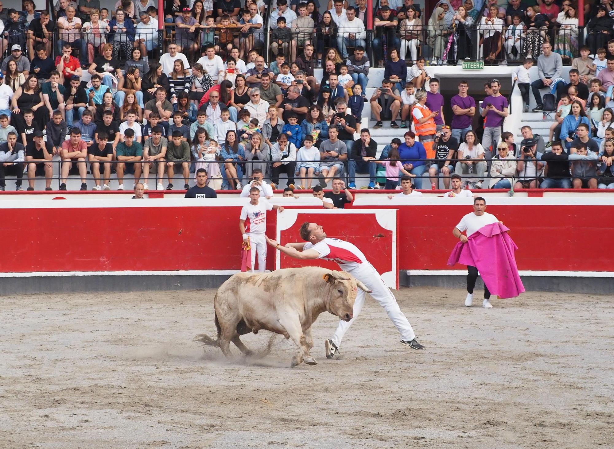 El extremeño Israel Pérez 'Ruso' se estrena con victoria en el Campeonato de Recortadores de Azpeitia