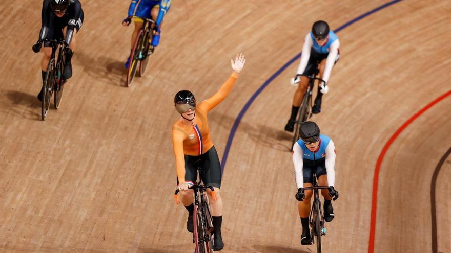 La neerlandesa Braspennincx gana el oro en Keirin femenino